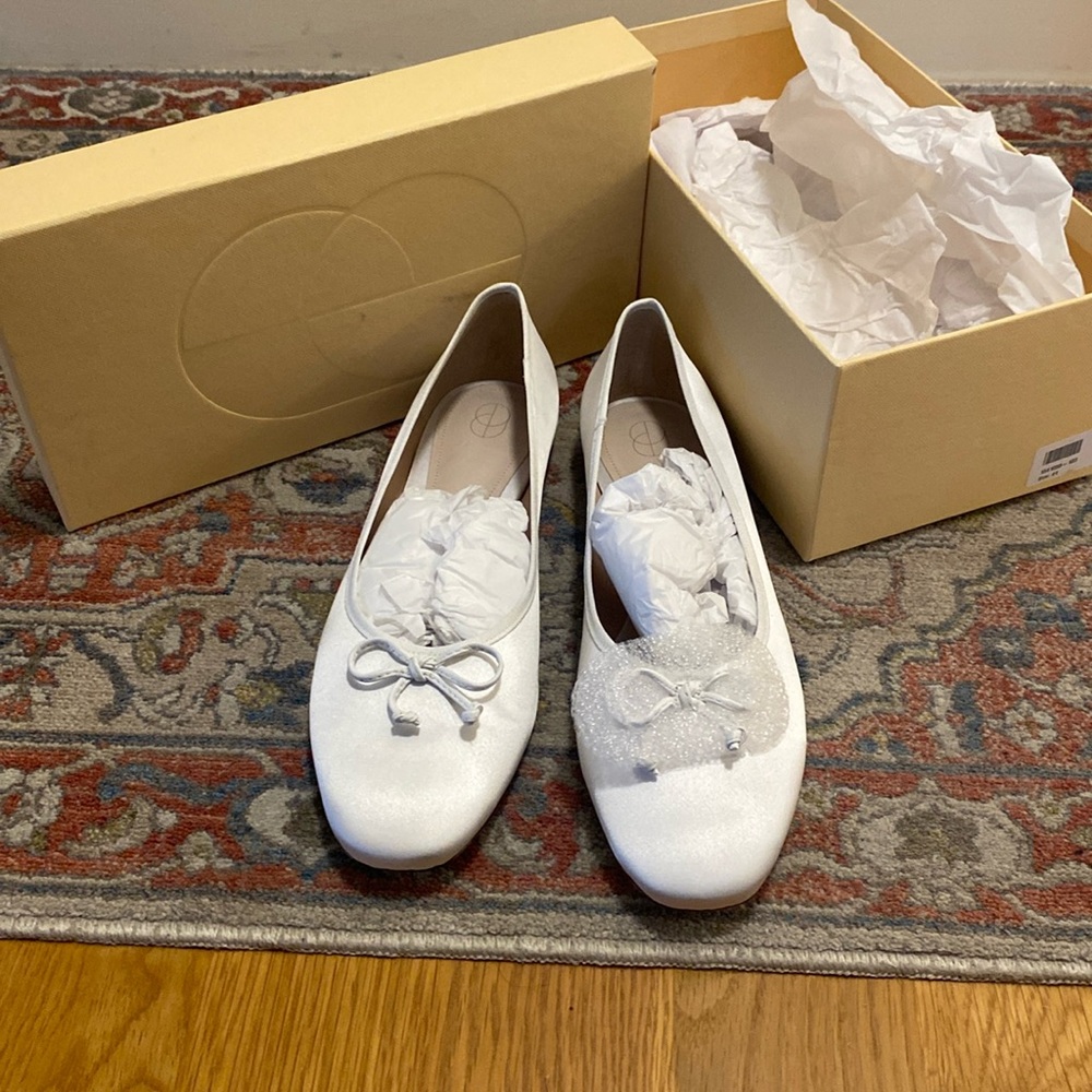 NWT White Satin Ballet Flat size 41